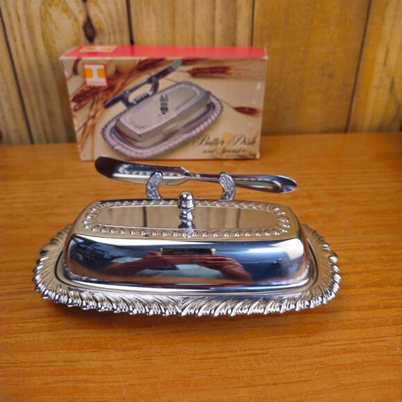 Vintage Irvinware Silver-Plated Butter Dish with Spreader - Picture 1 of 8